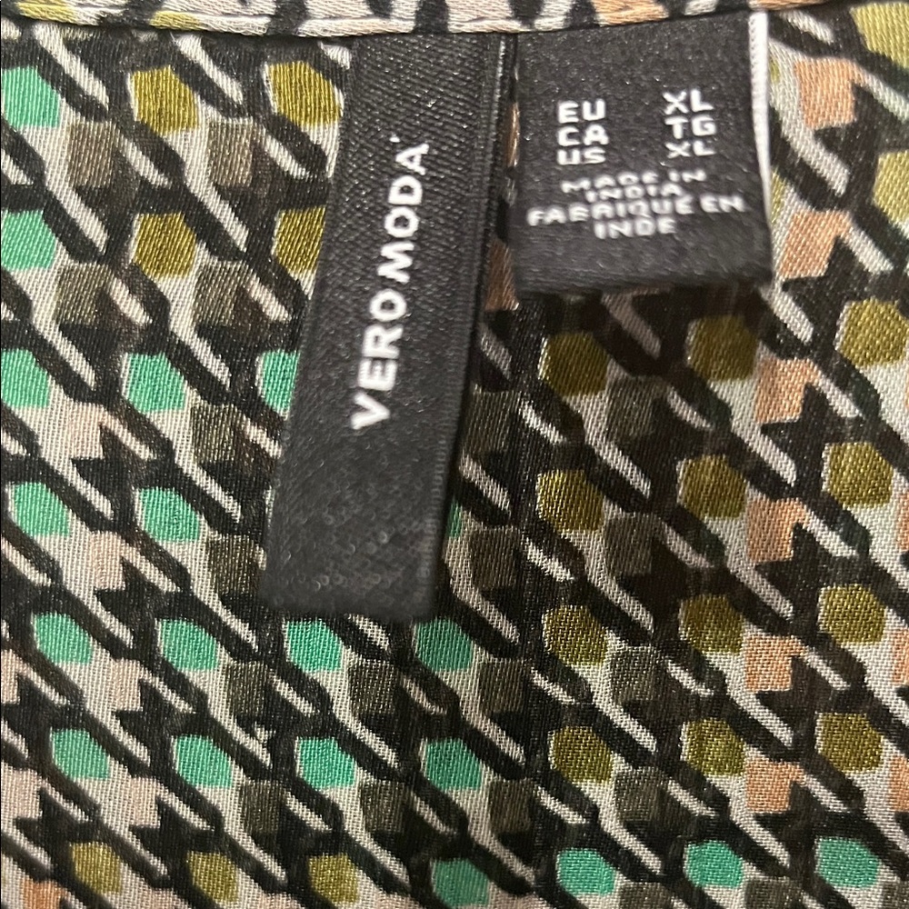 Vero Moda Green Geometric Shirt - Picture 2 of 5
